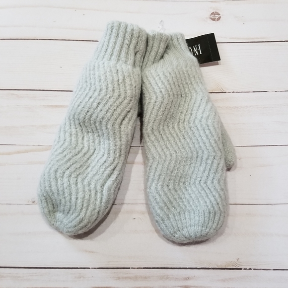 *Grey Fleece Lined Chevron Knit Mittens - Picture 2 of 4